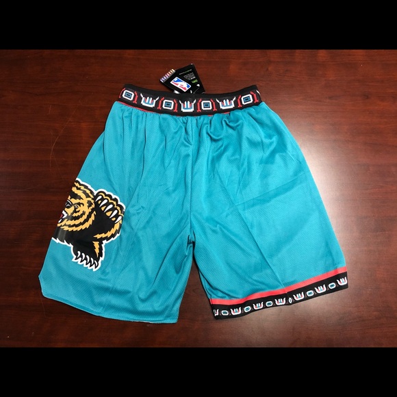 Brand New Nike Vancouver Grizzlies Shorts Large - Picture 2 of 2